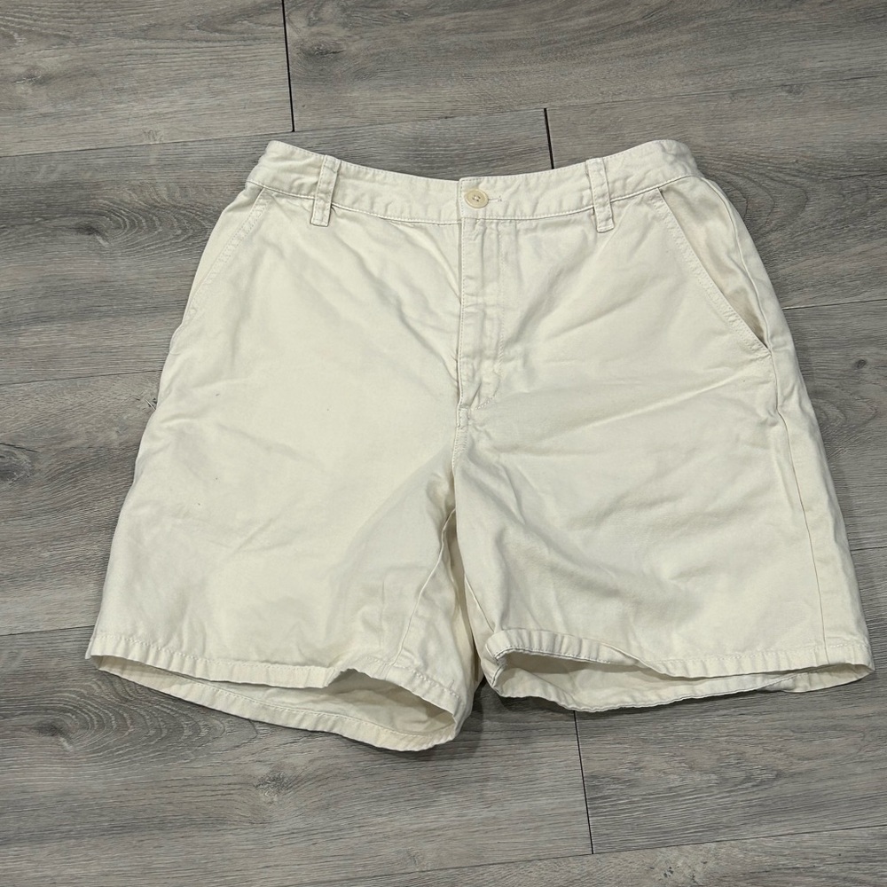 Aritzia Off-White Women's Flat Front Shorts
